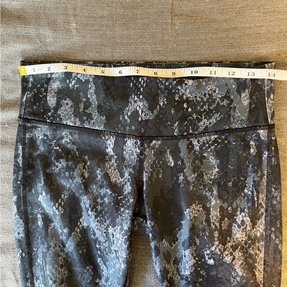 ALO | Goddess Leggings | Snake Print Black | Size XS - Picture 11 of 11